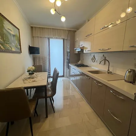 Stefany House شقة